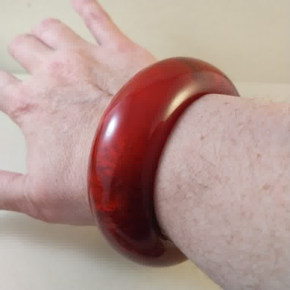 Vintage Bakelite Red Resin Dome Bangle Bracelet - Picture 7 of 16